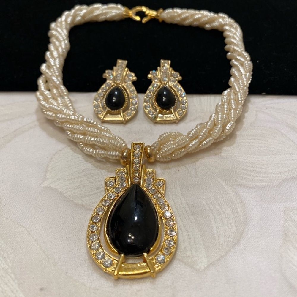 Vintage Multi Strand Pearl Choker Necklace And Earrings - Picture 6 of 12